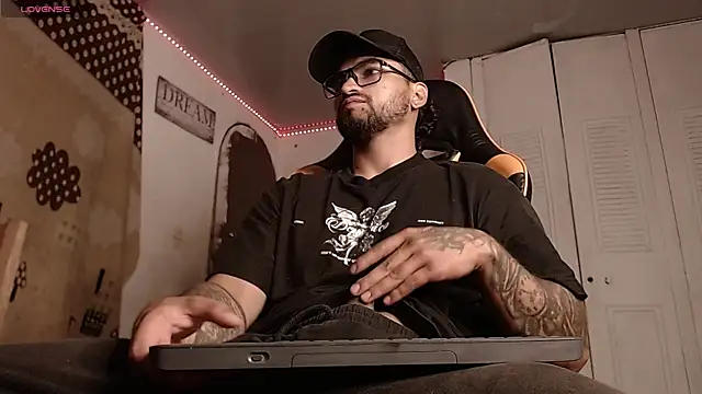 Chrys harris77 online show from November 28, 2025, 2:01 am