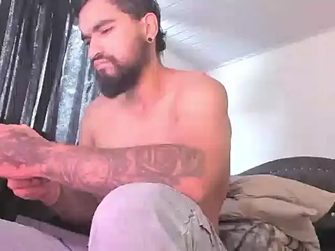 Snapshot of Chrys_harris77 chatting on June 3, 2026, 4:44 pm Chrys harris77 online show from June 3, 2026, 4:44 pm