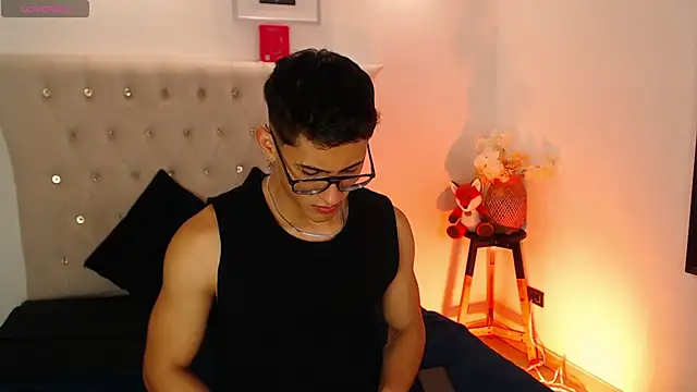 Snapshot of SalvadorFit chatting on September 30, 2025, 8:59 pm SalvadorFit online show from September 30, 2025, 8:59 pm