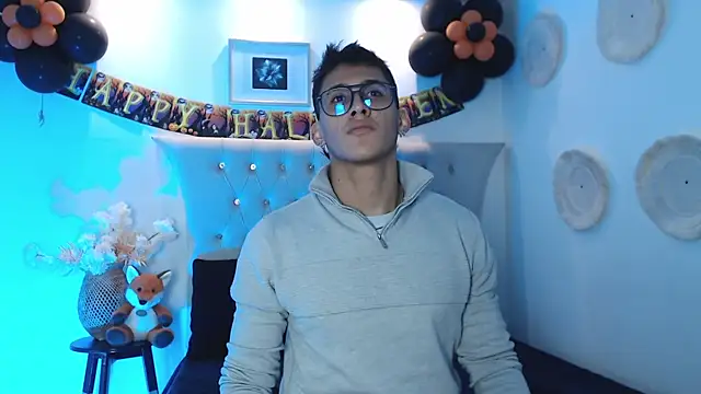 Snapshot of SalvadorFit chatting on October 14, 2025, 8:42 pm SalvadorFit online show from October 14, 2025, 8:42 pm