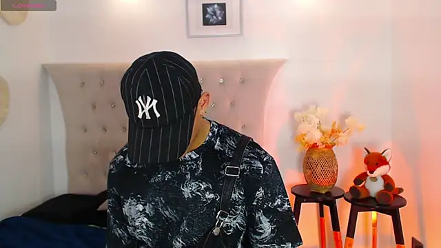 Snapshot of SalvadorFit chatting on September 21, 2025, 8:36 pm SalvadorFit online show from September 21, 2025, 8:36 pm