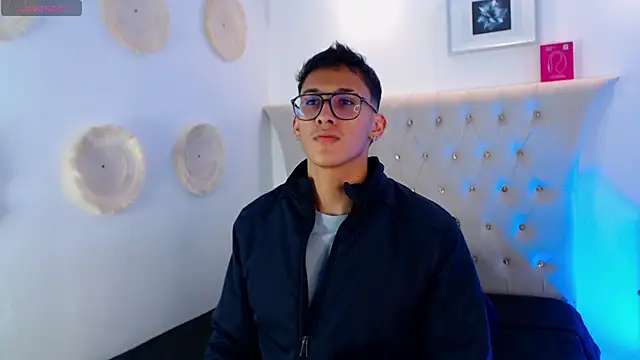 Snapshot of SalvadorFit chatting on September 29, 2025, 8:47 pm SalvadorFit online show from September 29, 2025, 8:47 pm