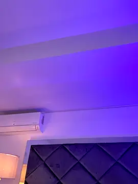 Snapshot of MeganMyerss_ chatting on October 22, 2025, 8:19 pm MeganMyerss  online show from October 22, 2025, 8:19 pm