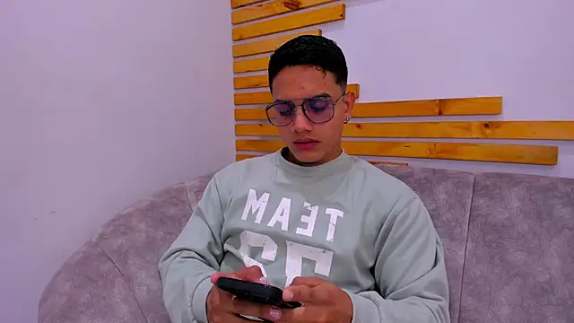 axel vega online show from September 30, 2025, 7:09 pm