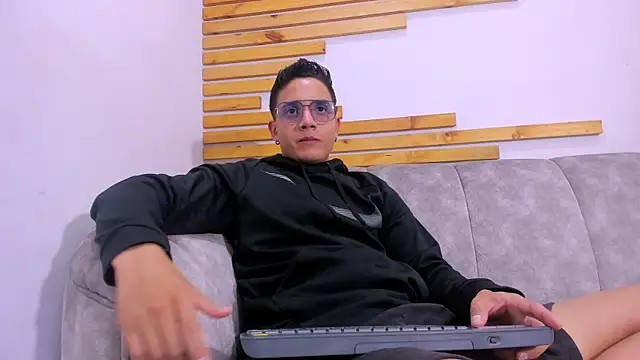 axel vega online show from September 19, 2025, 7:18 pm