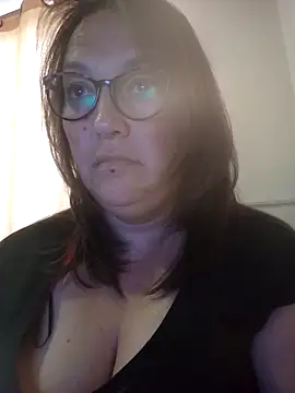saraqueen-- online show from September 19, 2025, 9:52 pm