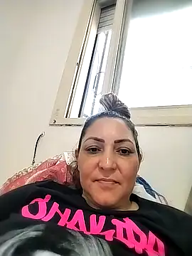 Lunita86 online show from December 21, 2025, 10:32 pm