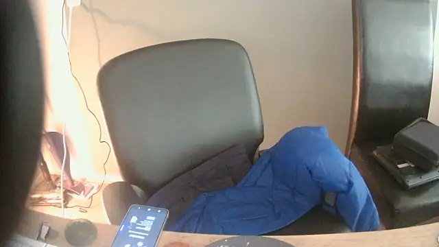 Snapshot of monty19cm chatting on June 12, 2026, 8:01 am monty19cm online show from June 12, 2026, 8:01 am