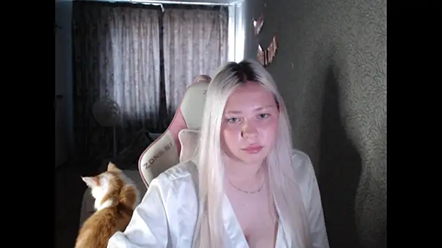 little kittyy7 online show from September 17, 2025, 10:06 am