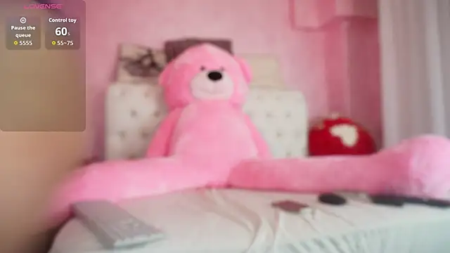 Snapshot of Zayla_Skye chatting on October 21, 2025, 3:39 am Zayla Skye online show from October 21, 2025, 3:39 am