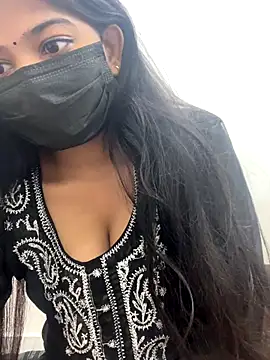 Snapshot of Rihana_01 chatting on September 29, 2025, 8:10 am Rihana 01 online show from September 29, 2025, 8:10 am