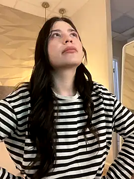 Valerie Ohara online show from October 10, 2025, 4:35 am