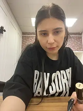 Valerie Ohara online show from November 4, 2025, 12:09 pm