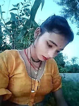 Snapshot of R_Roshni chatting on October 4, 2025, 12:50 pm R Roshni online show from October 4, 2025, 12:50 pm