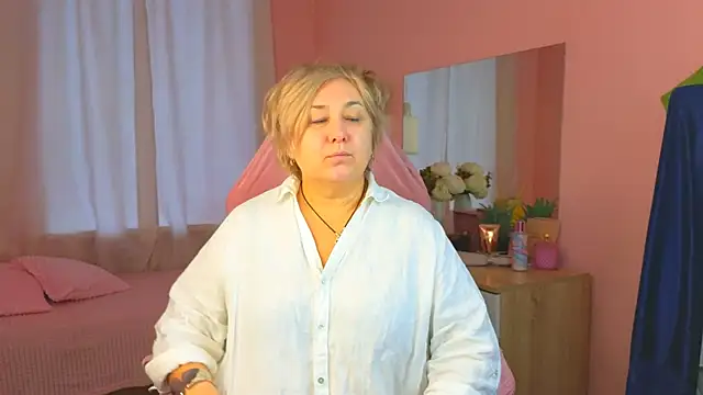 Marta Wils online show from October 7, 2025, 2:12 am