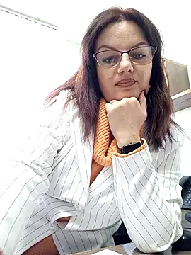 ValeriaLove43211 online show from November 19, 2025, 9:53 am