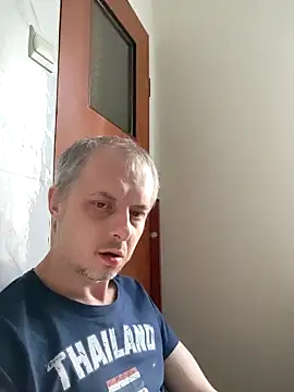 szajbusek41 online show from March 4, 2026, 7:05 am