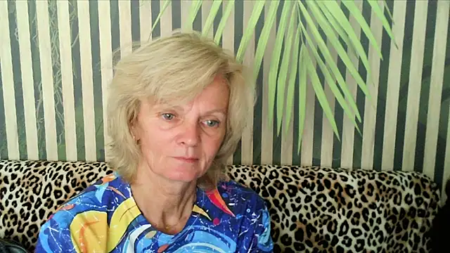 Zoe Steell online show from September 19, 2025, 4:27 am