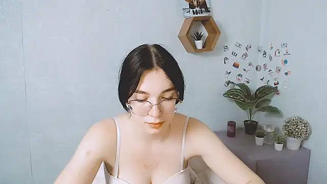 Snapshot of MiraBabe_ chatting on October 8, 2025, 7:21 am MiraBabe online show from October 8, 2025, 7:21 am