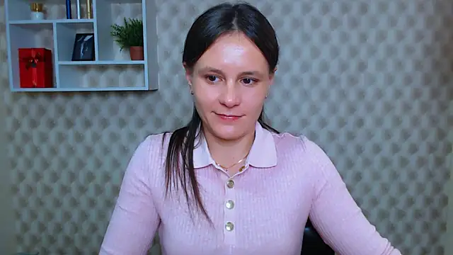 Snapshot of EvelinaMiss_ chatting on October 28, 2025, 12:15 pm EvelinaMiss online show from October 28, 2025, 12:15 pm