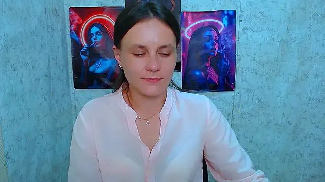 Snapshot of EvelinaMiss_ chatting on October 6, 2025, 12:17 pm EvelinaMiss online show from October 6, 2025, 12:17 pm