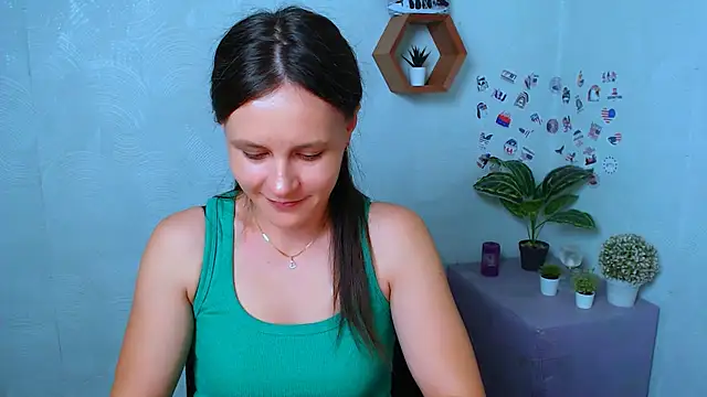 Snapshot of EvelinaMiss_ chatting on October 22, 2025, 12:15 pm EvelinaMiss online show from October 22, 2025, 12:15 pm