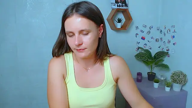 Snapshot of EvelinaMiss_ chatting on September 23, 2025, 12:34 pm EvelinaMiss online show from September 23, 2025, 12:34 pm