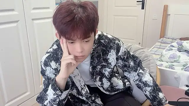 Snapshot of xlong00099 chatting on October 19, 2025, 8:39 am xlong00099 online show from October 19, 2025, 8:39 am