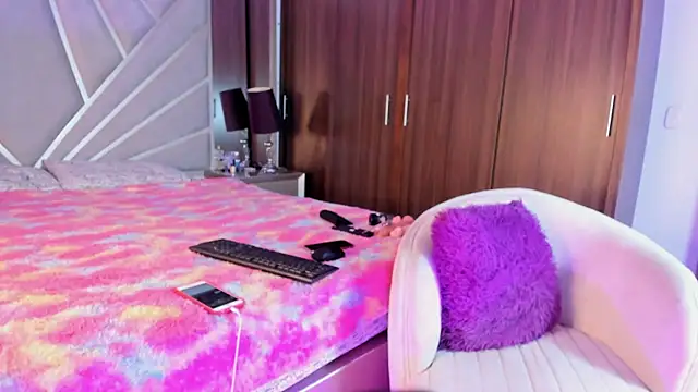 Snapshot of LiaRusselll_ chatting on September 24, 2025, 8:04 pm LiaRusselll online show from September 24, 2025, 8:04 pm