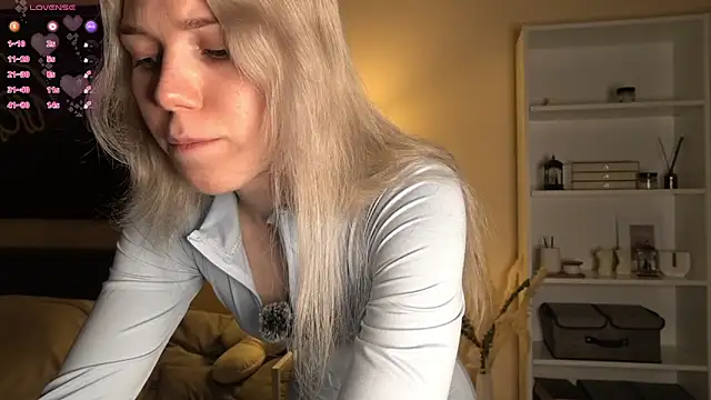 Snapshot of DianeHonnette chatting on February 13, 2026, 7:14 pm DianeHonnette online show from February 13, 2026, 7:14 pm