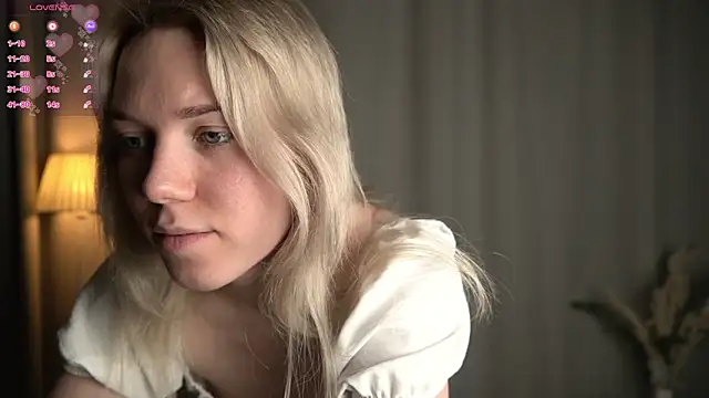 Snapshot of DianeHonnette chatting on February 16, 2026, 7:45 pm DianeHonnette online show from February 16, 2026, 7:45 pm