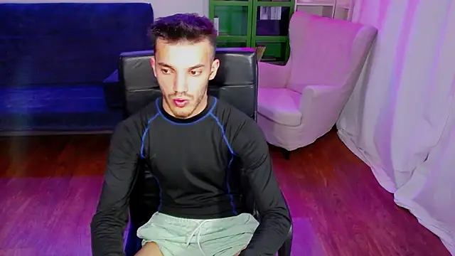 Snapshot of DominicValente chatting on October 22, 2025, 5:01 pm DominicValente online show from October 22, 2025, 5:01 pm