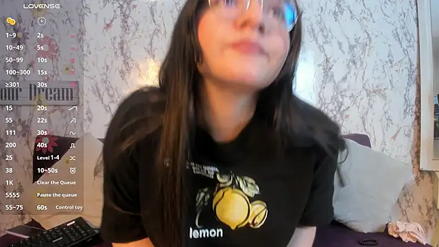 sweett moon  online show from September 22, 2025, 12:55 pm