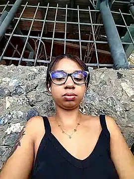 Snapshot of Suzanelee1 chatting on November 2, 2025, 6:13 pm Suzanelee1 online show from November 2, 2025, 6:13 pm