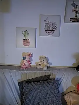 Snapshot of Suzanelee1 chatting on October 5, 2025, 9:27 pm Suzanelee1 online show from October 5, 2025, 9:27 pm