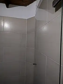 Snapshot of Suzanelee1 chatting on October 14, 2025, 1:01 pm Suzanelee1 online show from October 14, 2025, 1:01 pm