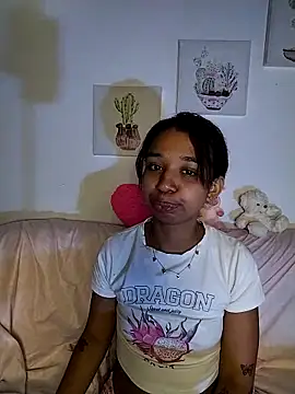 Snapshot of Suzanelee1 chatting on October 8, 2025, 3:19 am Suzanelee1 online show from October 8, 2025, 3:19 am