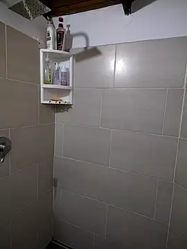 Snapshot of Suzanelee1 chatting on October 10, 2025, 10:32 pm Suzanelee1 online show from October 10, 2025, 10:32 pm