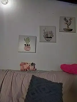 Suzanelee1 online show from December 2, 2025, 4:25 am