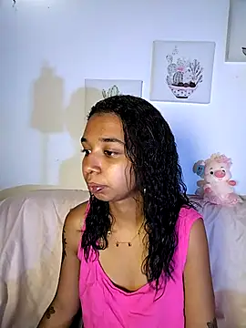 Snapshot of Suzanelee1 chatting on October 17, 2025, 2:04 am Suzanelee1 online show from October 17, 2025, 2:04 am