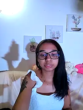 Snapshot of Suzanelee1 chatting on September 29, 2025, 2:18 am Suzanelee1 online show from September 29, 2025, 2:18 am