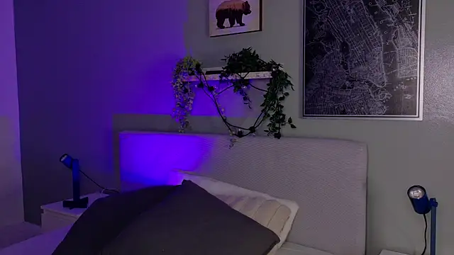 KeendraFox  online show from April 10, 2026, 10:11 am