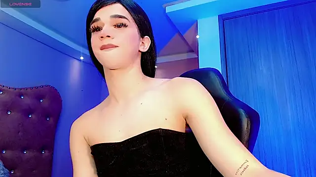 Snapshot of Sophia_Stonee chatting on September 28, 2025, 11:44 pm Sophia Stonee online show from September 28, 2025, 11:44 pm