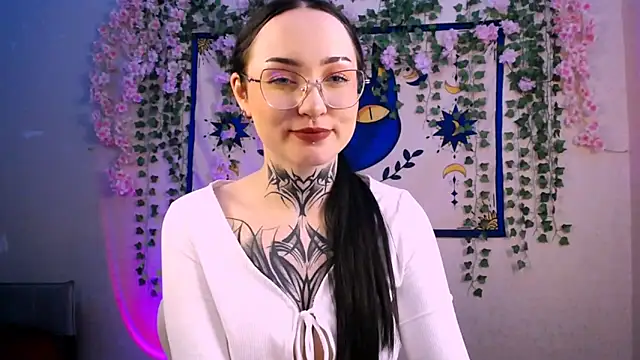 MollyKissy online show from April 15, 2026, 4:55 pm