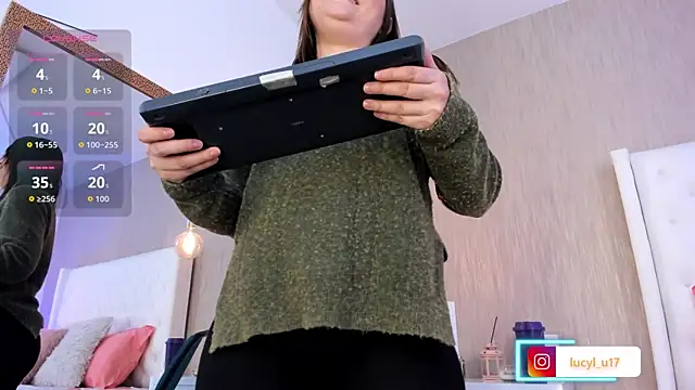 Lucy Lu17 online show from December 19, 2025, 3:03 pm