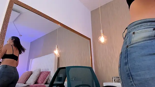 Snapshot of Lucy_Lu17 chatting on September 29, 2025, 1:28 pm Lucy Lu17 online show from September 29, 2025, 1:28 pm