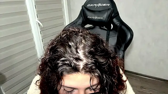 BabyJune18 online show from September 26, 2025, 5:31 pm