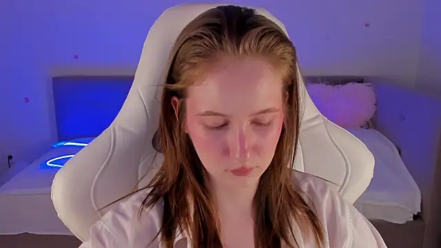 CrystalSoul  online show from November 30, 2025, 2:12 am