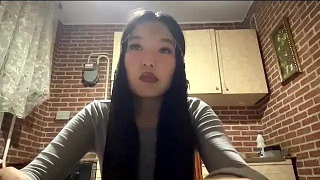 EmmaLeexth online show from November 22, 2025, 1:10 pm