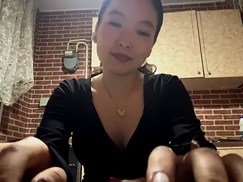 Snapshot of EmmaLeexth chatting on September 24, 2025, 6:58 pm EmmaLeexth online show from September 24, 2025, 6:58 pm